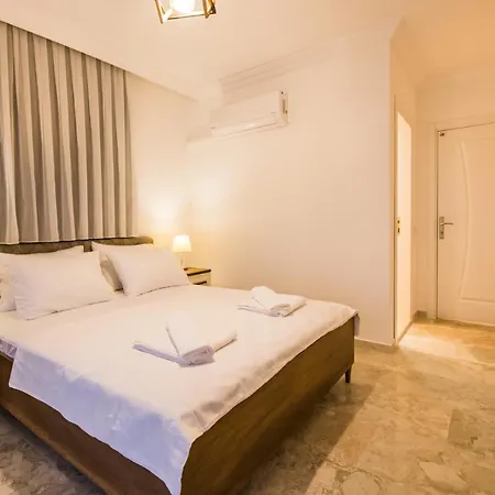Garden Court Apartment