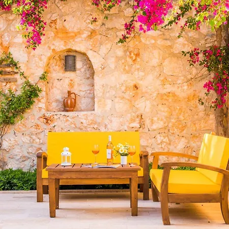 Garden Court Apartment