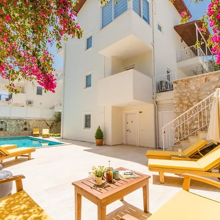 Apartment Garden Court *